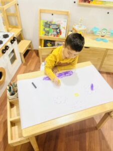 Mesa sensorial / actividades + Silla moon - Imagen 6