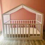 Cama cuna cabaña Con puerta ( Acabado gloss )