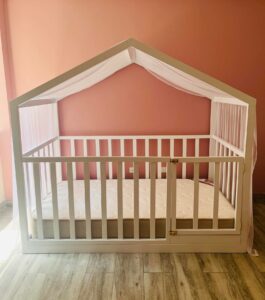Cama cuna cabaña Con puerta ( Acabado gloss )