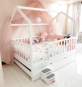 Cama Little House blanca con cama auxiliar