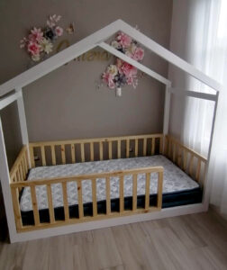 Cama cabaña blanca con 4 Barandas naturales - Imagen 2
